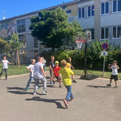 Unser neuer Basketballkorb vom Elternverein