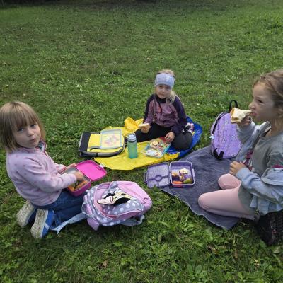 1. Klassen - Picknick im Erlebnispark