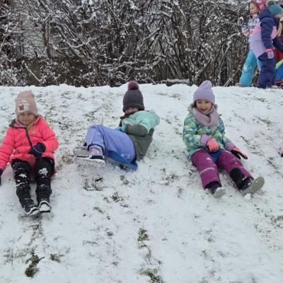 Wir haben Spaß im Schnee
